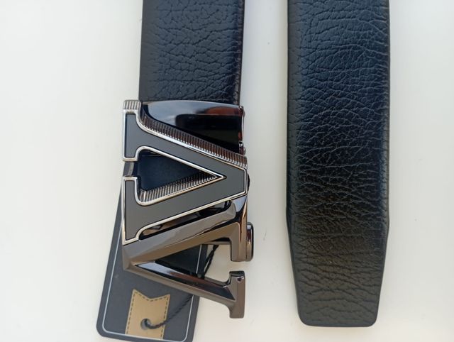 Cinturón hombre negro hebilla V