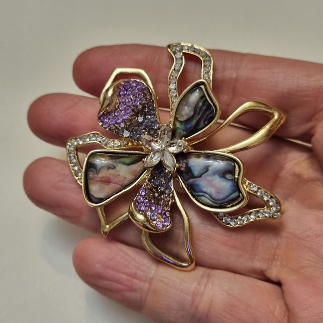 Precioso broche en pedreria NUEVO