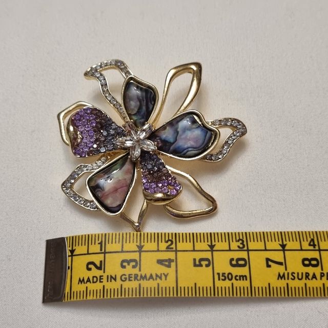 Precioso broche en pedreria NUEVO