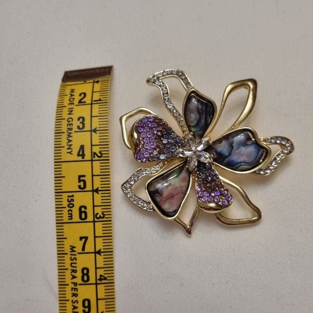 Precioso broche en pedreria NUEVO