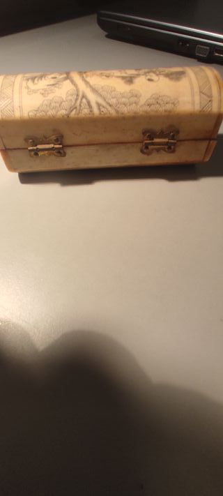 Caja hueso ,gravada