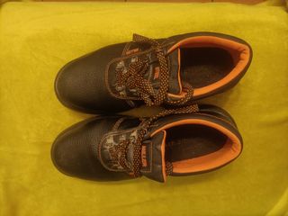 Zapatos de trabajo. Talla 44