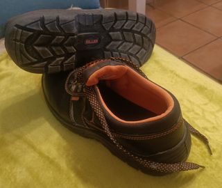 Zapatos de trabajo. Talla 44