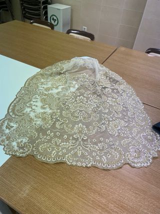Manteleta y delantal de fallera