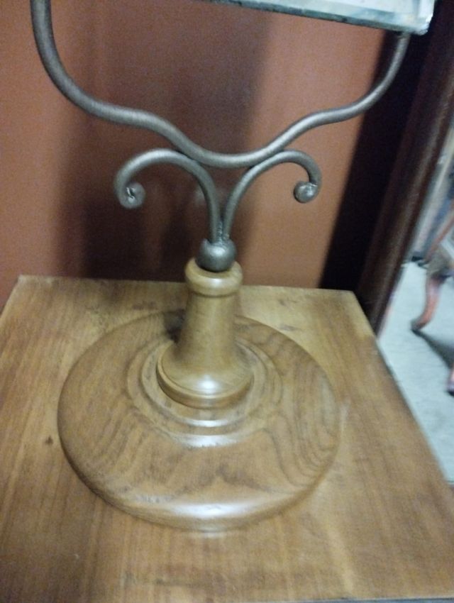 Vecchio specchio da toeletta