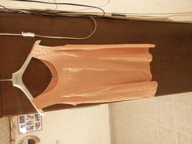 Abito corto.Colore Albicocca .Ottimo stato.Glamour