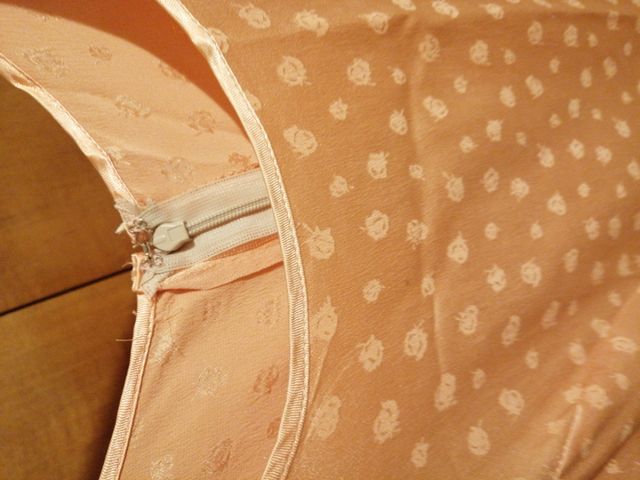 Abito corto.Colore Albicocca .Ottimo stato.Glamour