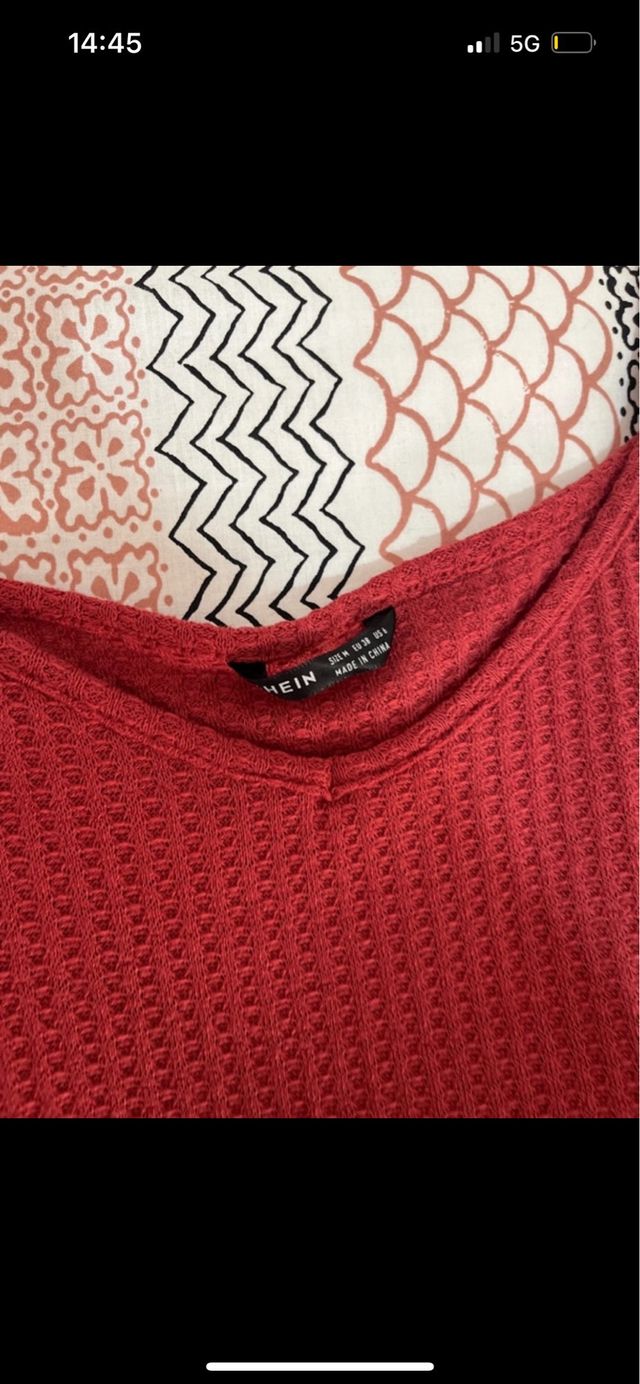 Camiseta con hombros descubiertos