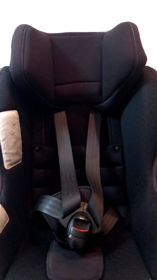 Silla de coche para bebé Nuna.