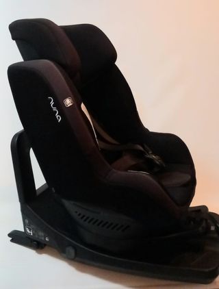 Silla de coche para bebé Nuna.