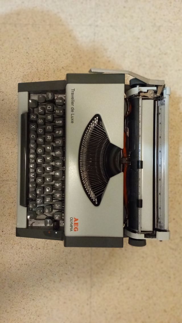 MAQUINA  ESCRÍBÍR  ANTIGUA