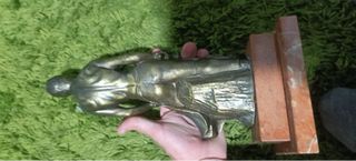 cantero o es escultor de bronce arte antiguo