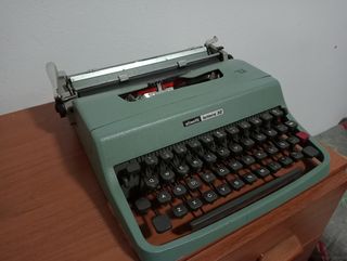 Máquina de escribir Olivetti Lettera 32