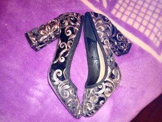 Zapatos de princesa dorados Son de Mari Paz 