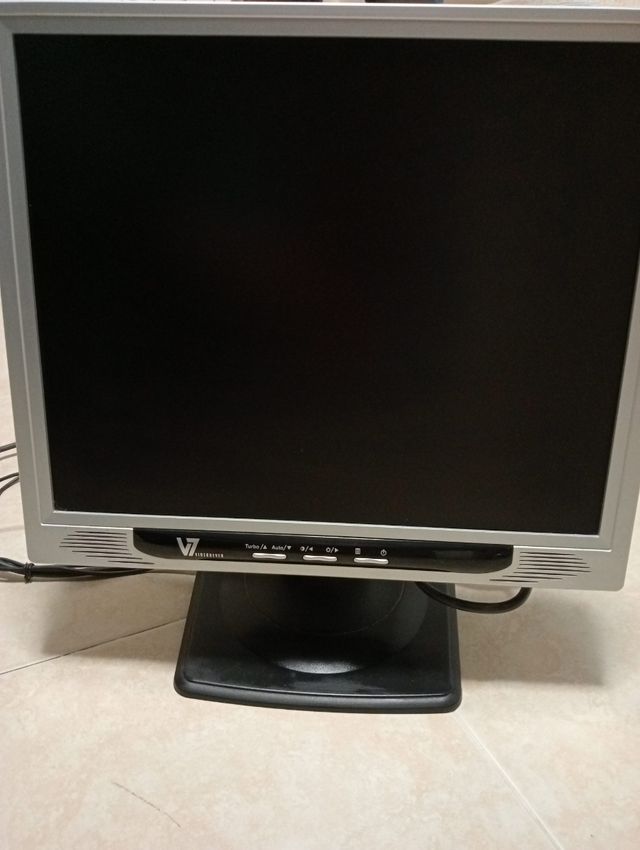 Pantalla, teclado y altavoces