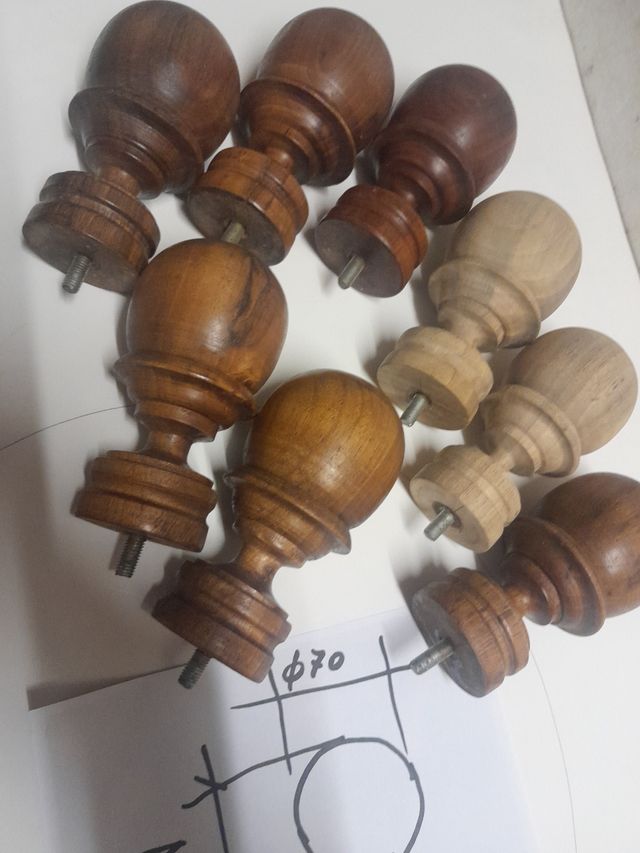 Pomoli in legno noce 10€ cadauno