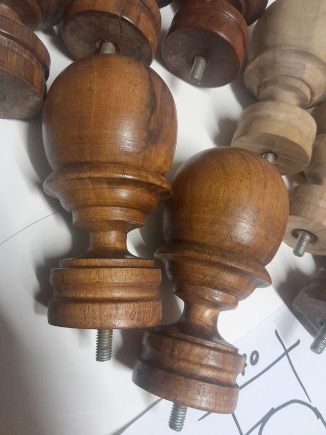 Pomoli in legno noce 10€ cadauno