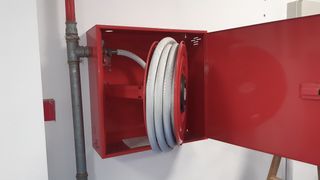 GABINETE CON MANGUERA CONTRAINCENDIOS
