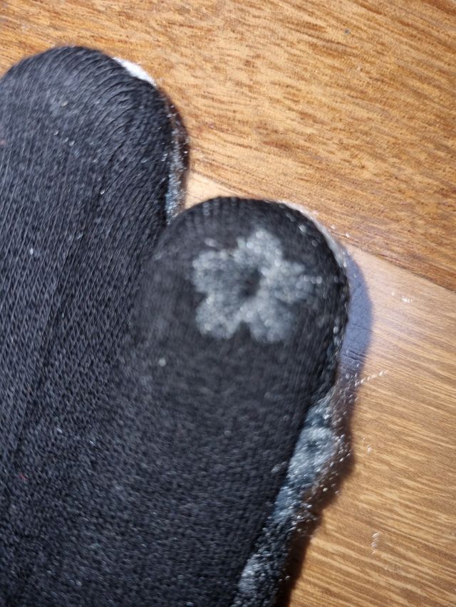 Guanti in lana con ricamo