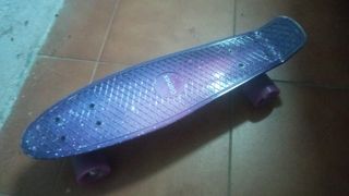 Monopatín violeta