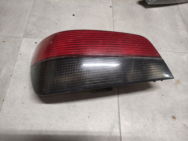Piloto trasero izquierdo Peugeot 306