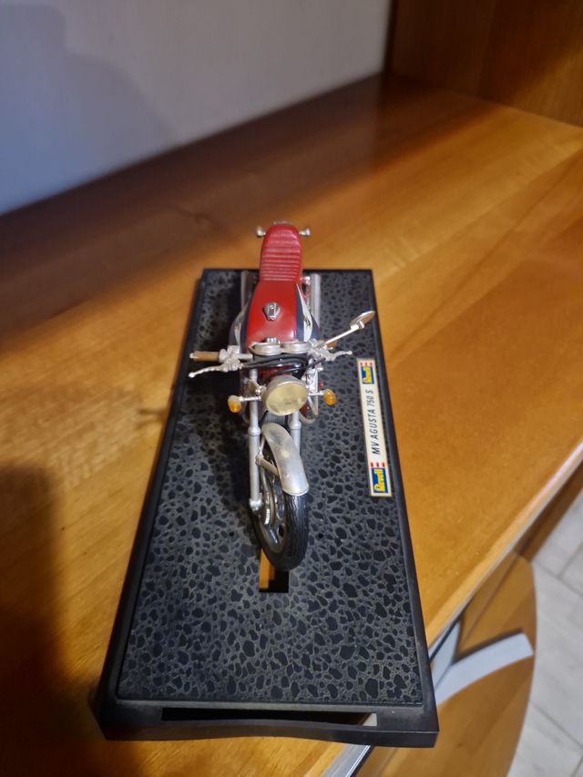 Modellino moto Augusta 750 s revell 1/12