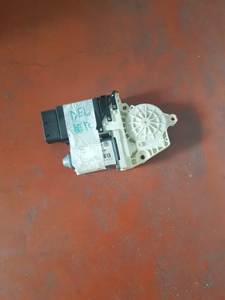 MOTOR ELEVALUNAS DEL DCH