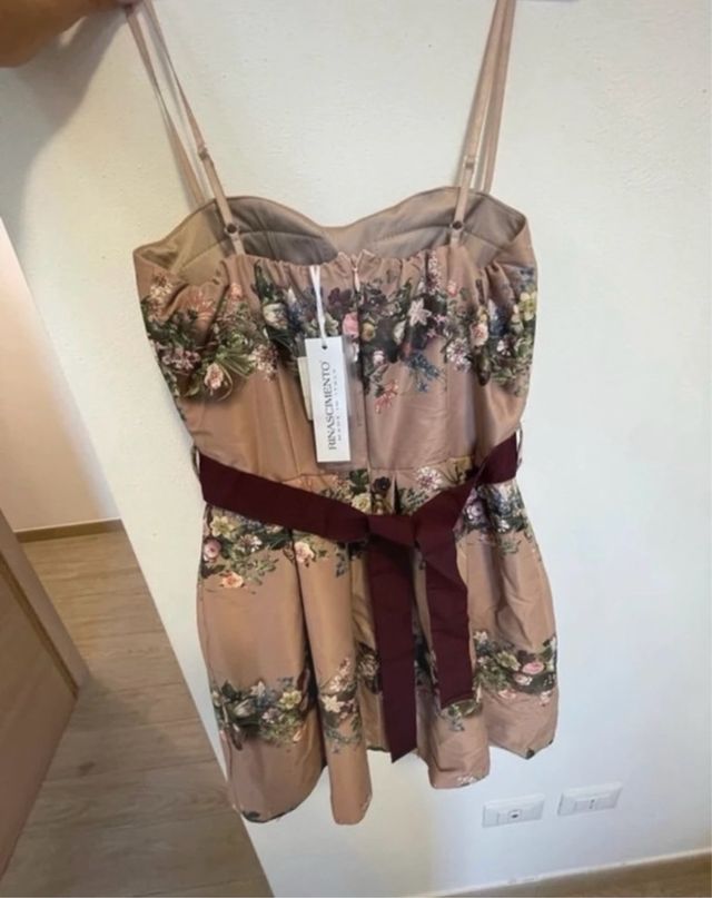 Abito floreale Rinascimento Nuovo