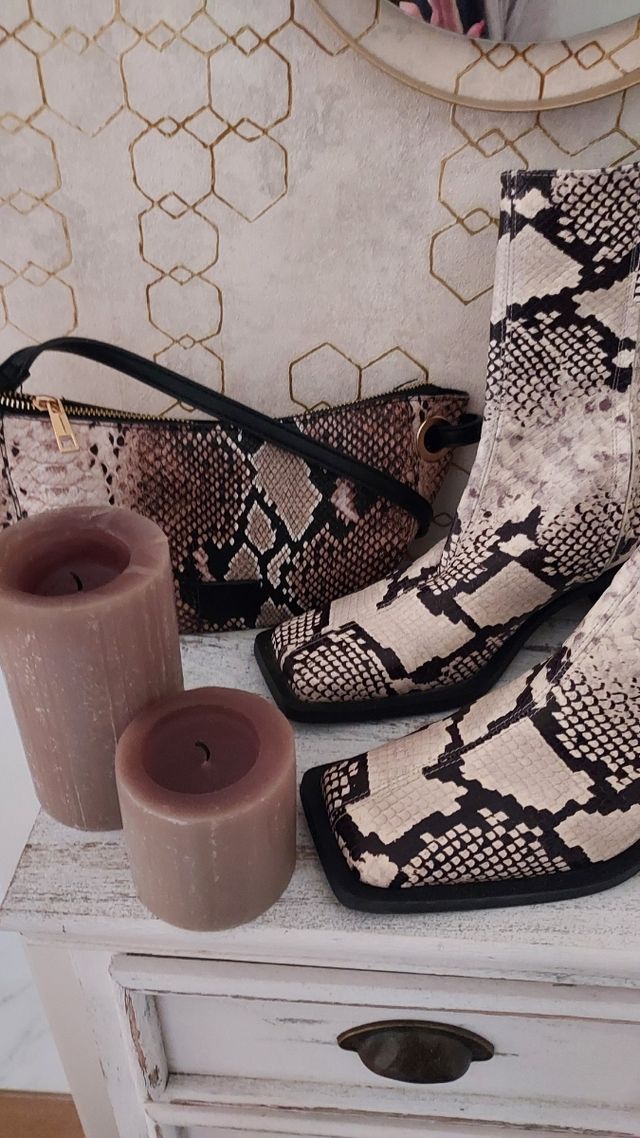 Conjunto Botas de piel y bolso. hoy!!!