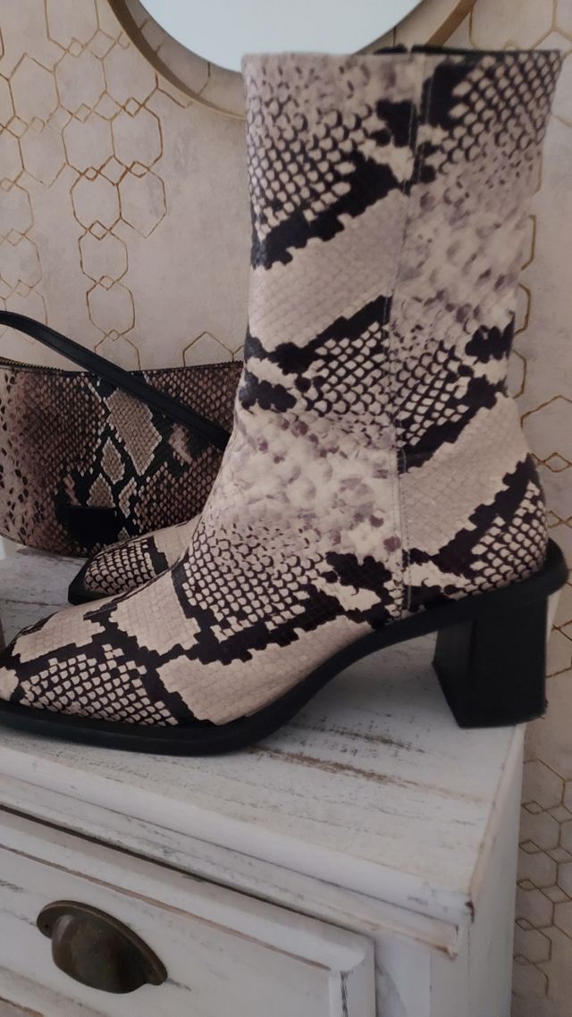 Conjunto Botas de piel y bolso. hoy!!!