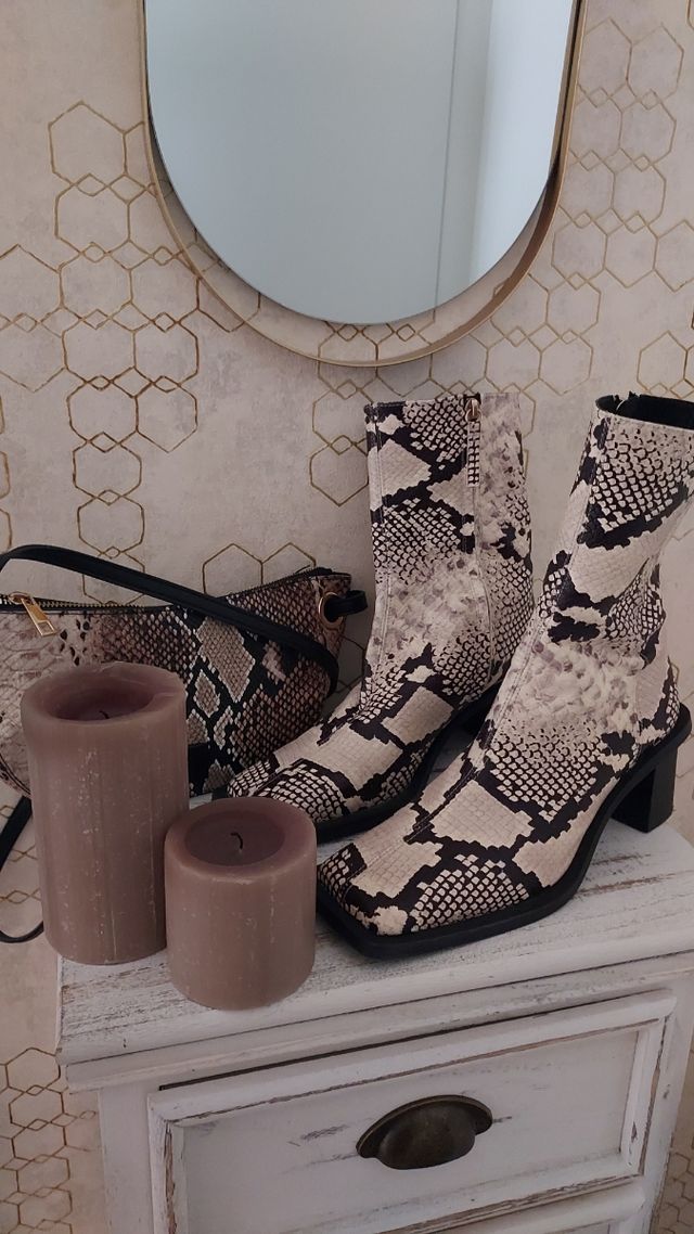 Conjunto Botas de piel y bolso. hoy!!!