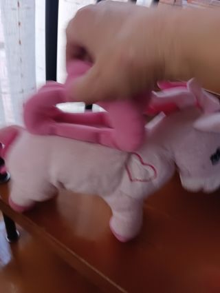 4 Muñecos peluches.