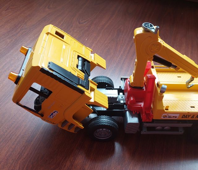 Camion grua con jeep "Bruder"