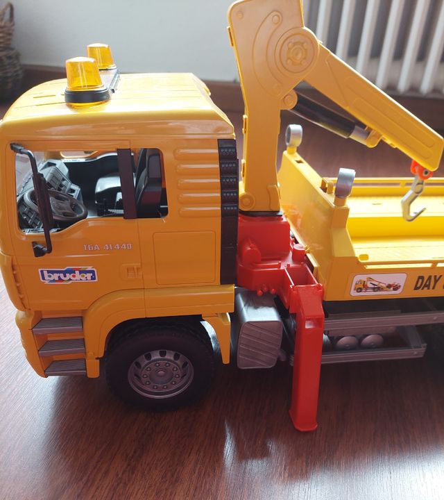 Camion grua con jeep "Bruder"