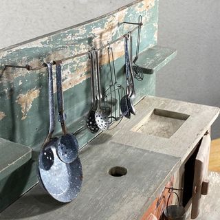 Antigua cocinita de juguete