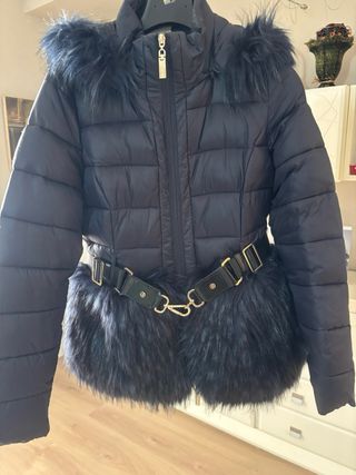 Parka de plumas y pelo sintetico, nueva 