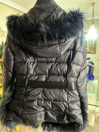 Parka de plumas y pelo sintetico, nueva 