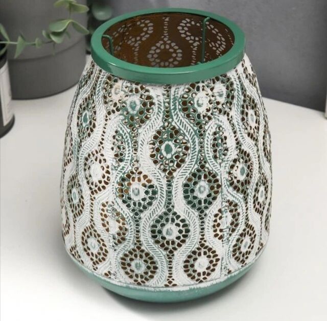 Candelabro de metal para una vela