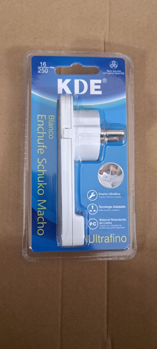 Enchufe ultrafino para detrás mueble