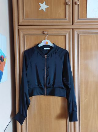 Chaqueta negra corta