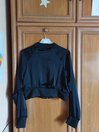 Chaqueta negra corta