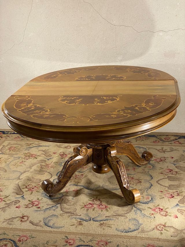 Mesa de comedor extensible con marquetería