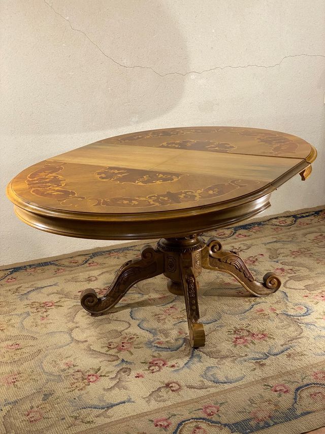 Mesa de comedor extensible con marquetería