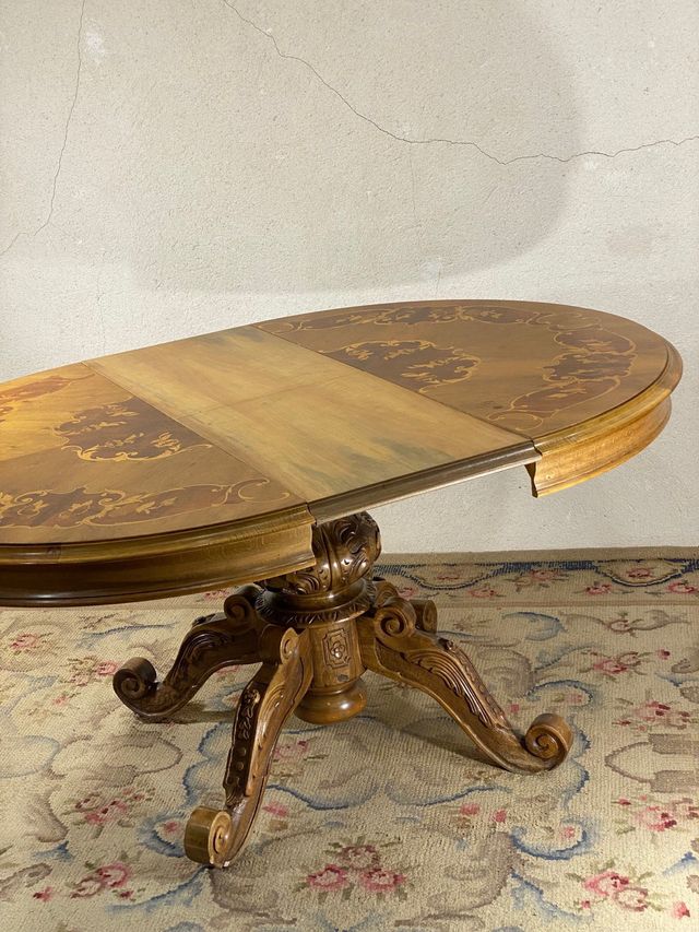 Mesa de comedor extensible con marquetería