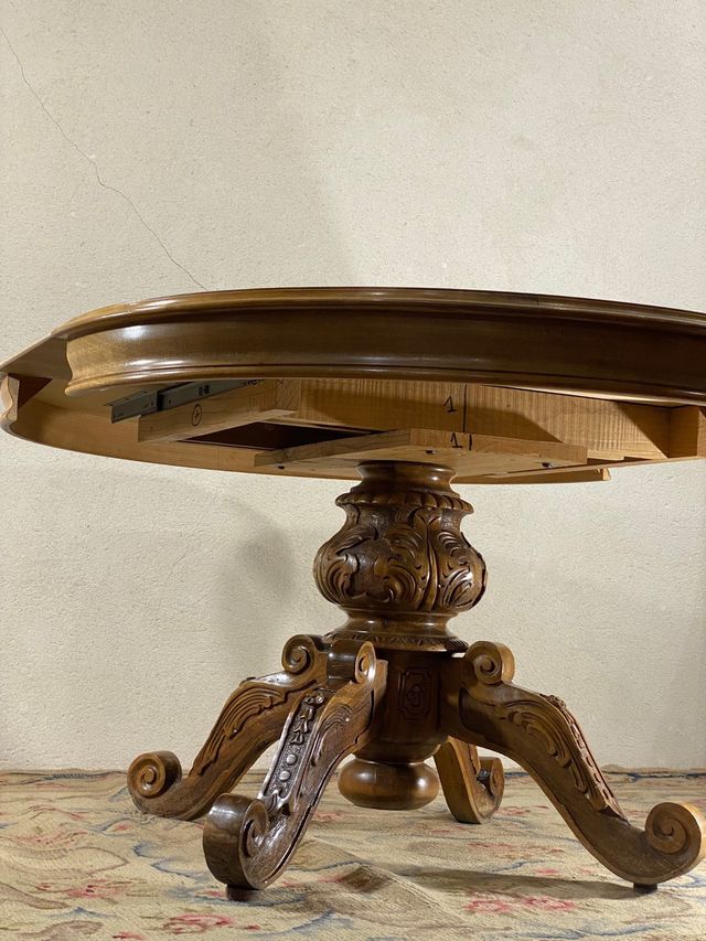 Mesa de comedor extensible con marquetería