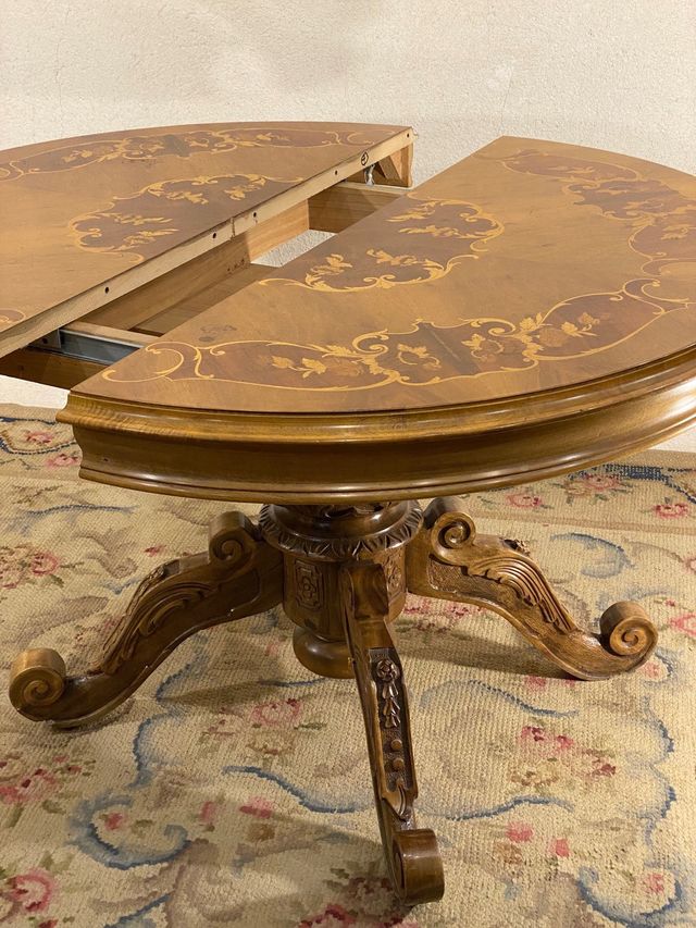 Mesa de comedor extensible con marquetería