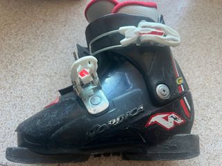 Botas Esqui Nordica niños talla 29 de pie