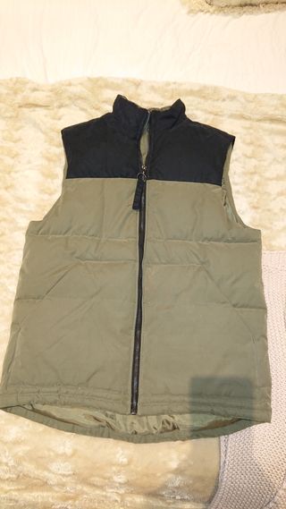 Chaleco verde y negro hombre.