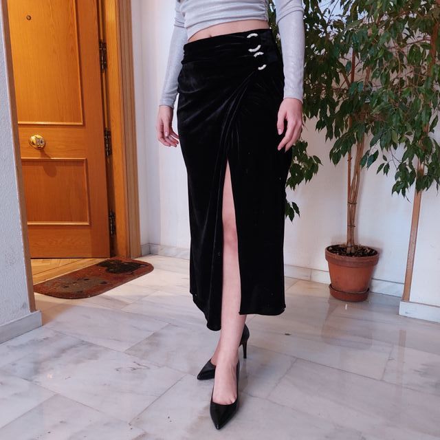 Falda terciopelo negro larga con raja NUEVA ETIQUE