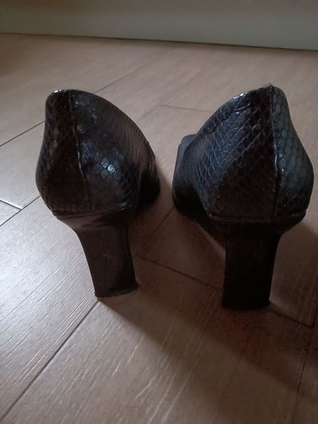 Scarpe pitonate nere 